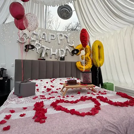 Igloo Glamping Dome *