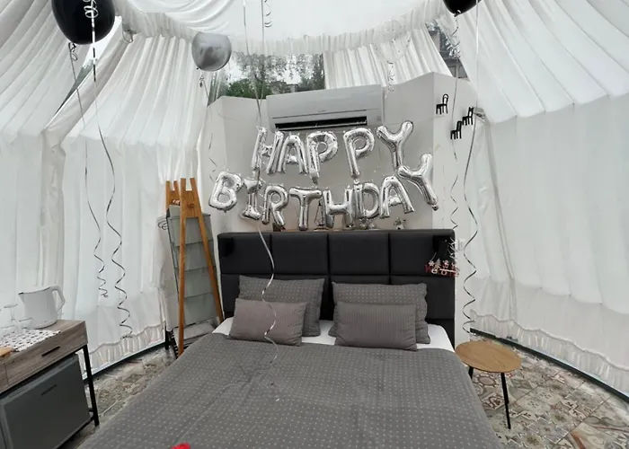 Igloo Glamping Dome *