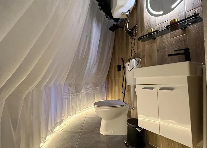 Igloo Glamping Dome *